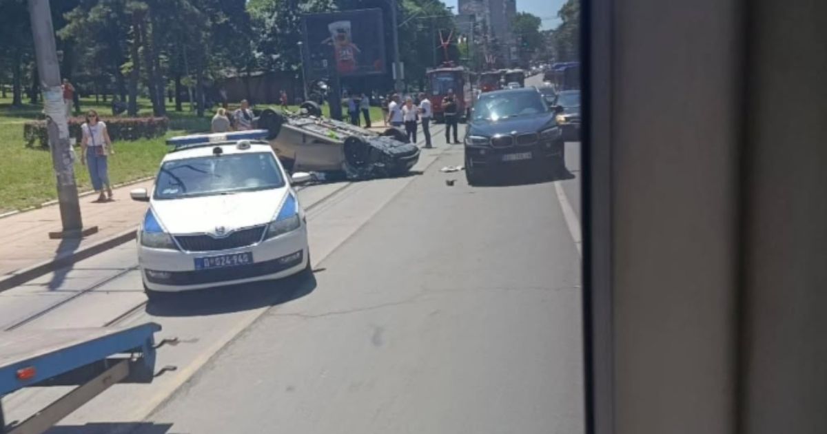 Один человек погиб в ДТП на улице Пожешка в Белграде