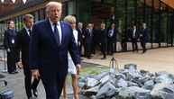 Brižit Makron i Donald Tramp opet privukli svu pažnju: Uslikani kako se "pipkaju", otkriveno šta se dogodilo