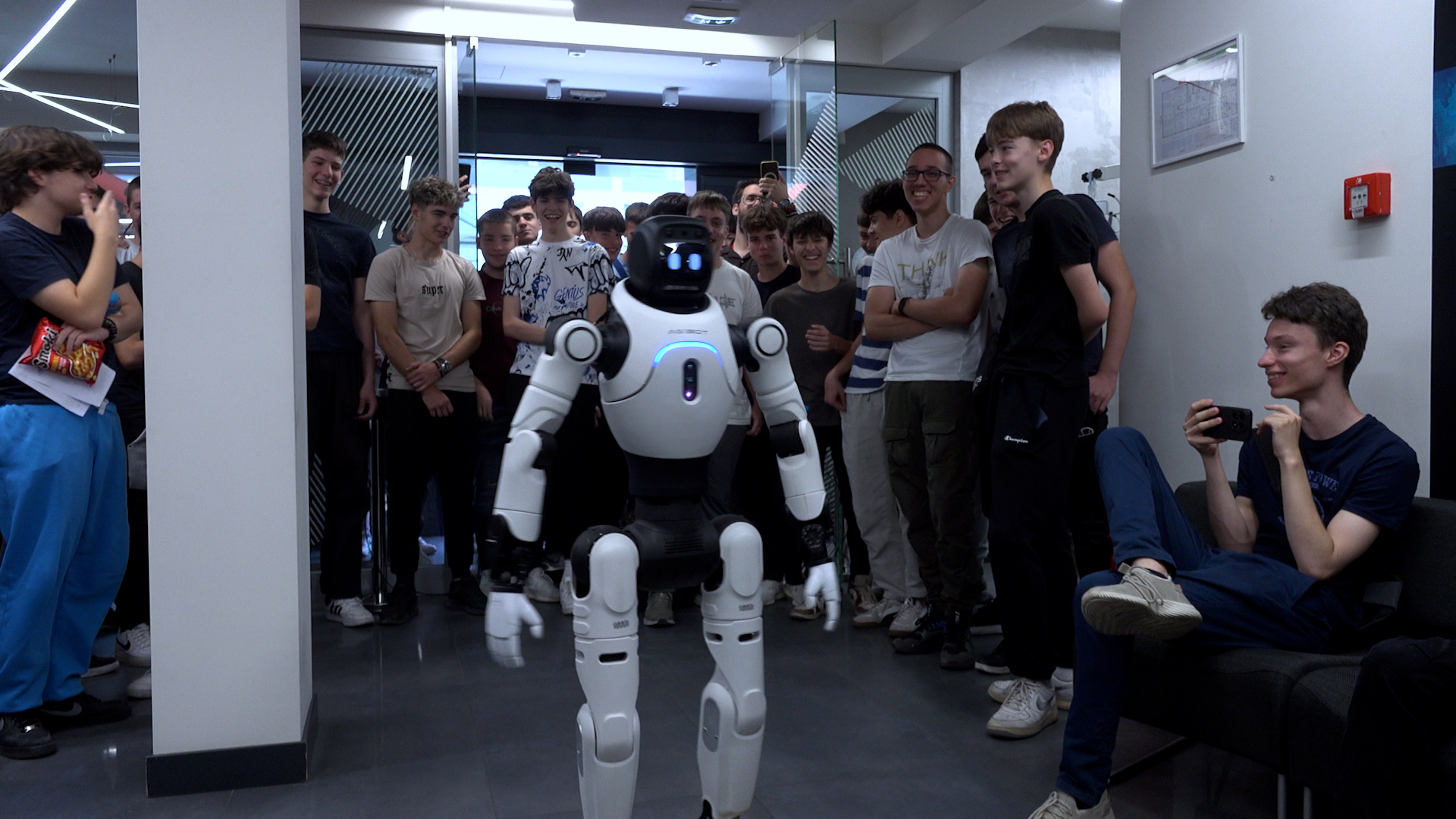 Comtrade-ove škole prve u Srbiji uvele humanoidne robote!