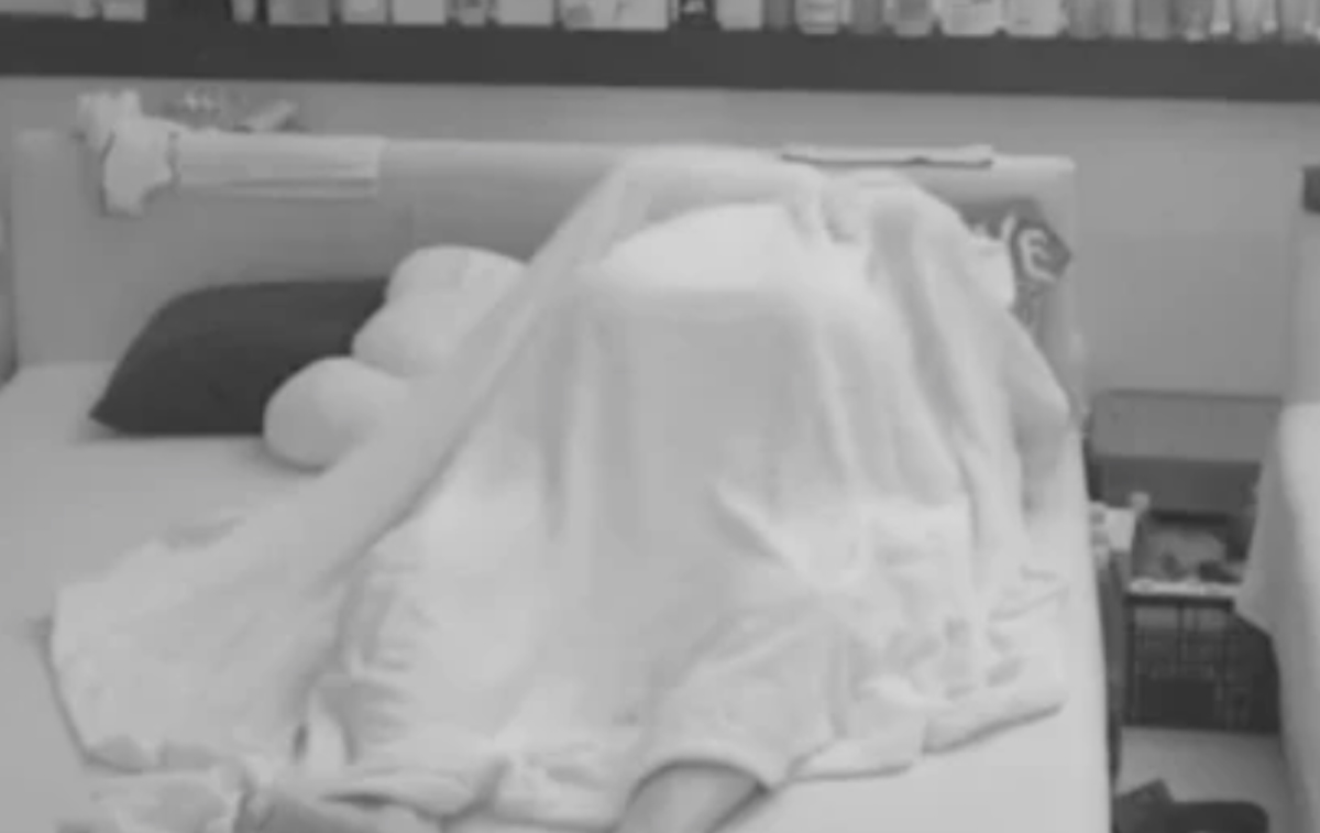 Maja Marinković i Asmin tresli krevet kao nikad! Pala vrela akcija u jutarnjim satima, zadrugari ih gledali