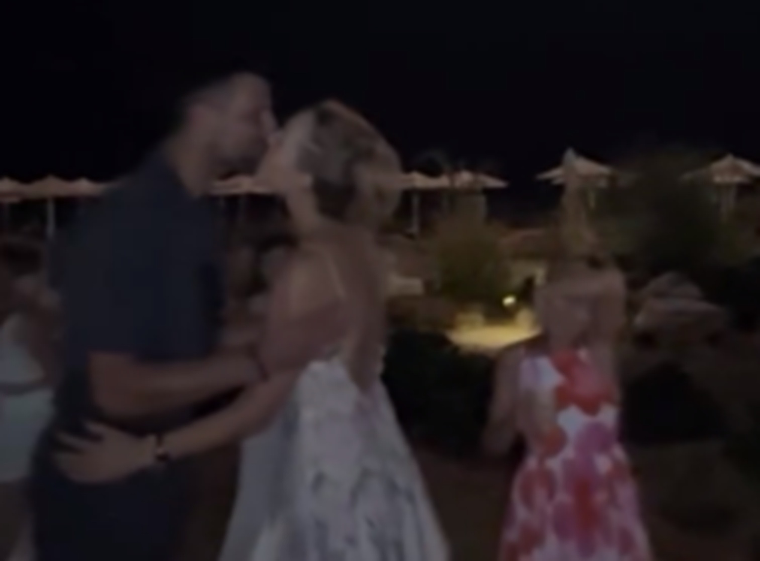 Auh, kakva romantika! Pogledajte kako je Novak Đoković čestitao svojo ženi rođendan: Na nebu se ukazalo...