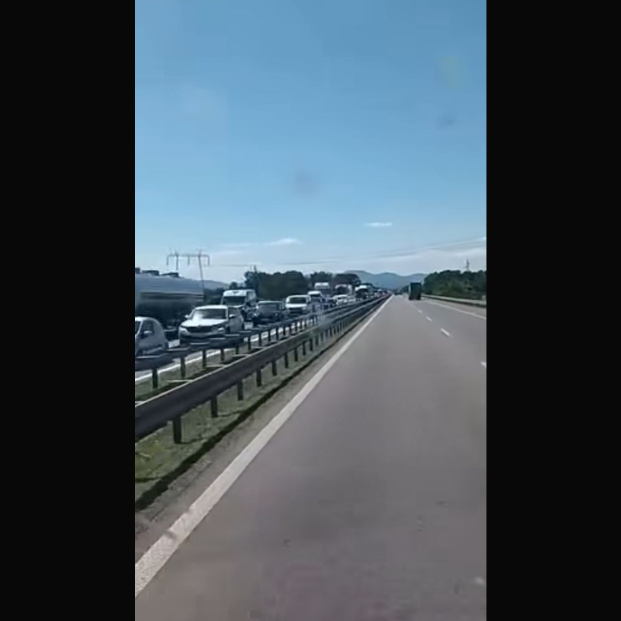 Kilometarske kolone zabeležene u ovom delu Srbije! Ne polazite bez preke potrebe