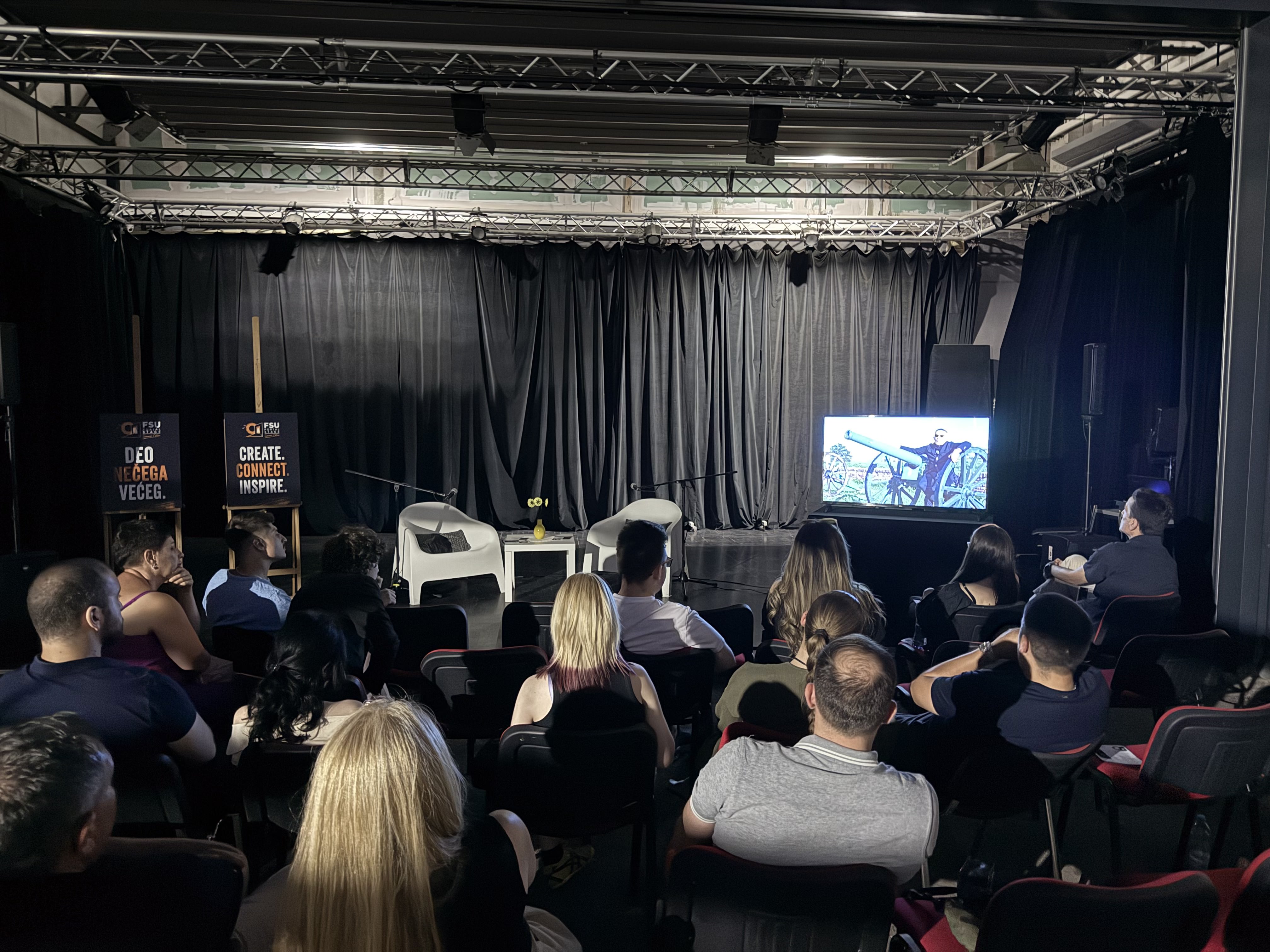 Letnja scena FSU na Dorćolu oduševila Beograđane: Veče kratkog filma okupilo mlade autore na festivalu