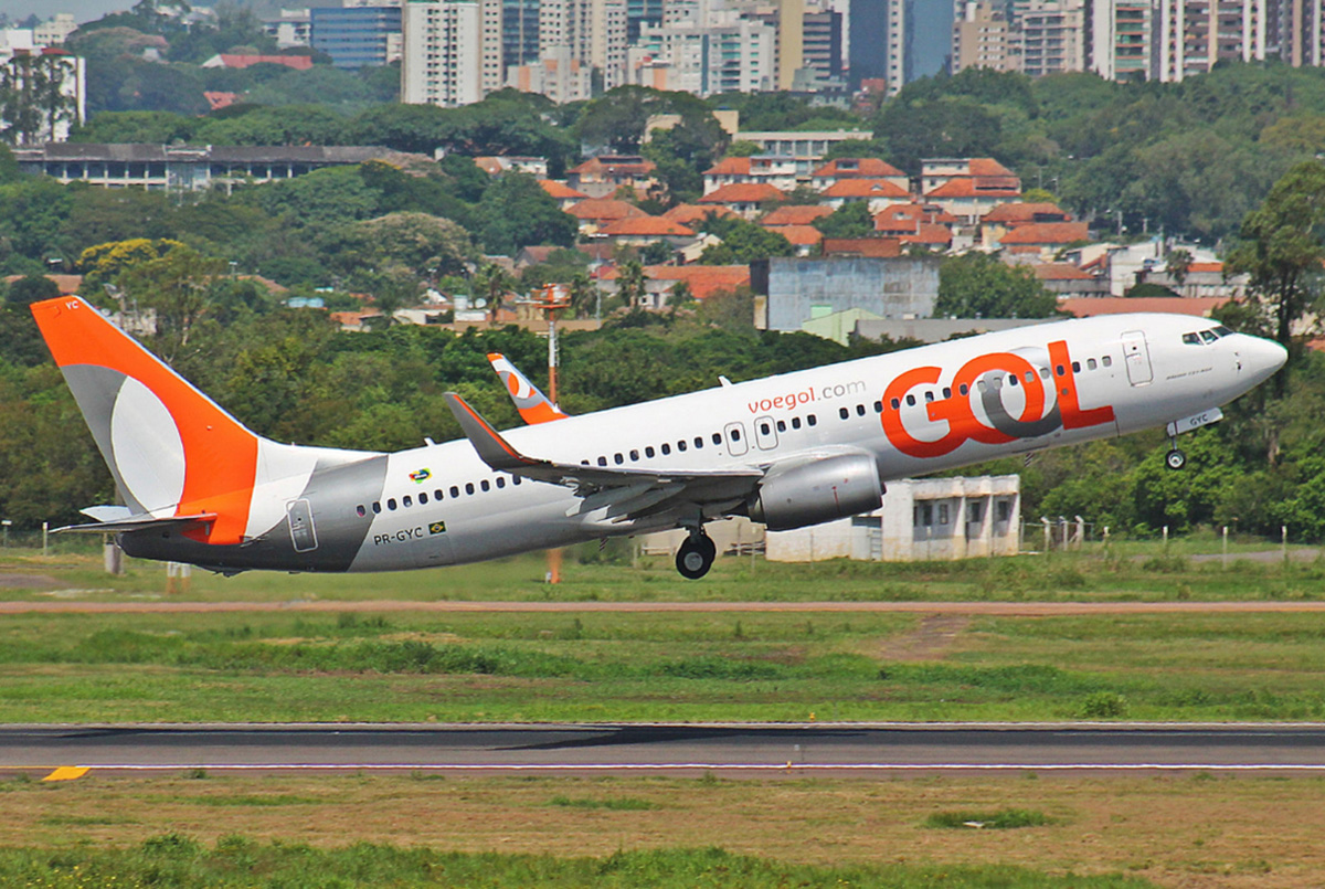 Točeno pivo na 9.000 metara: GOL uveo pokretnu pivnicu u avionima