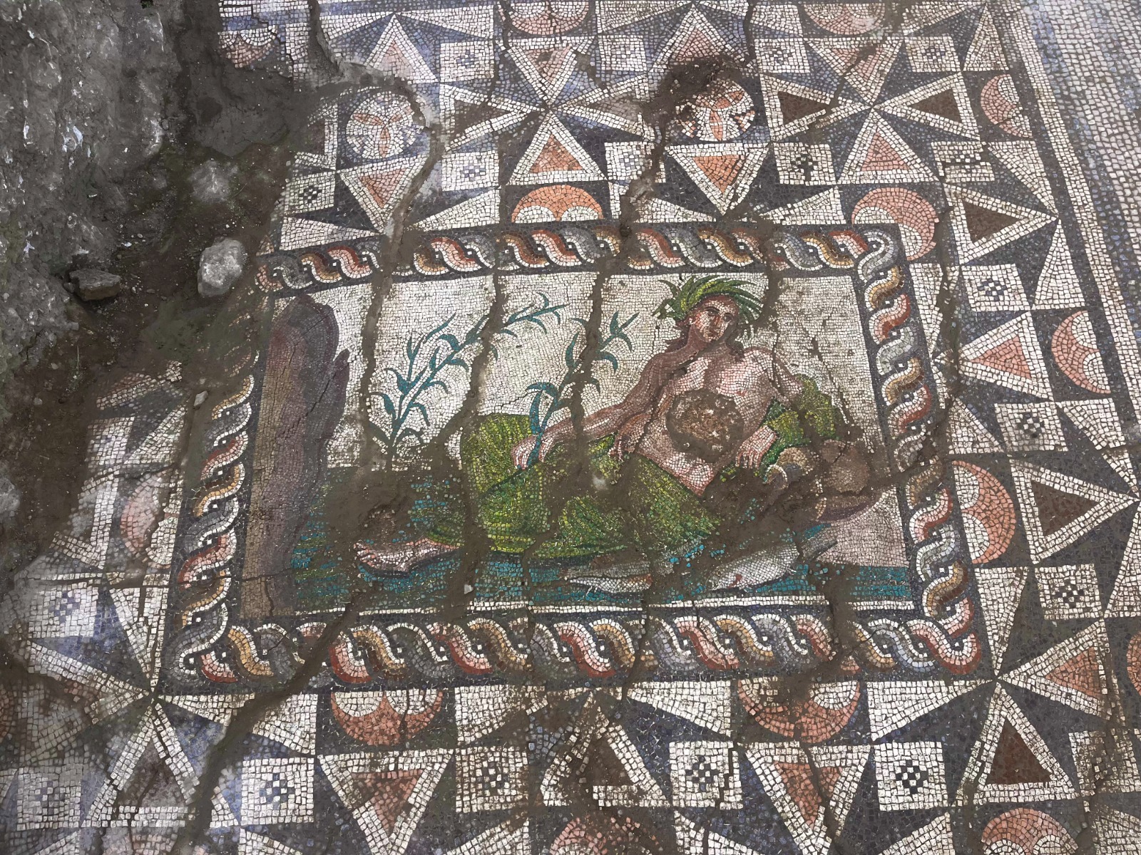 U ulici teatra pronađeno arheološko blago: Apendos krio jedinstveni mozaik rečnog boga