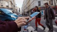 Kazna od 50 evra za pešake koji koriste telefon: Ova evropska zemlja uvodi stroga pravila