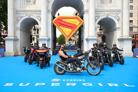 Supergirl FIlm,Premijera, Crveni tepih Pariz