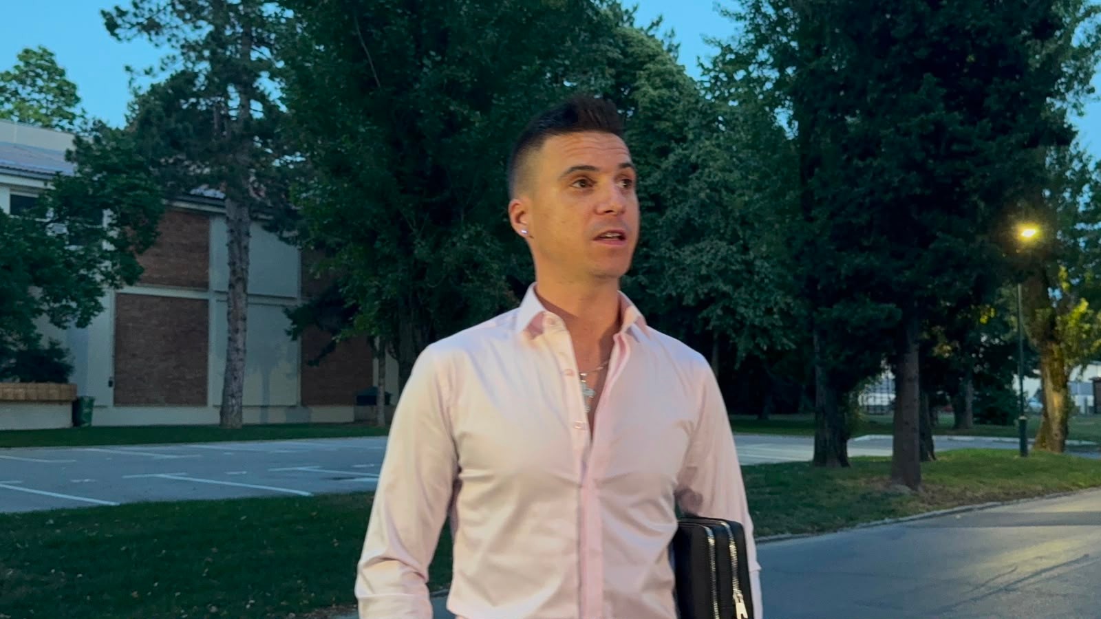 "Ne vidim razlog da odbiješ" Milan Mitrović u finalu Zvezda Granda progovorio o ugovoru koji pevači potpisuju