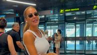 Marina Visković stigla sa puta punih kesa: Pevačica u farmerkama i majici grmi, liniju dovela do savršenstva