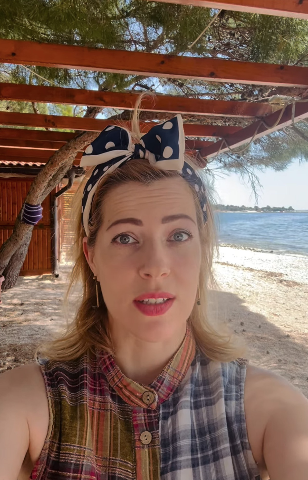 "Bila sam na psihijatriji mesec dana" Pevačica pila 15 lekova, pa odlučila da ode: “Ne znam kad ću se vratiti”