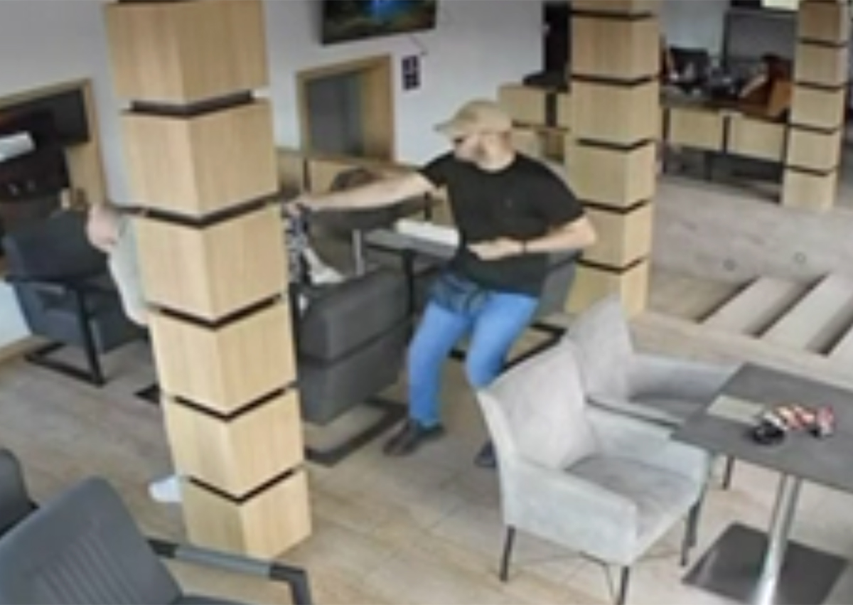 MUK ISPRED KAFIĆA SMRTI U KUMODRAŽU: Lokal danas zaključan, bradati ubica sa kačketom U BEKSTVU! (FOTO)