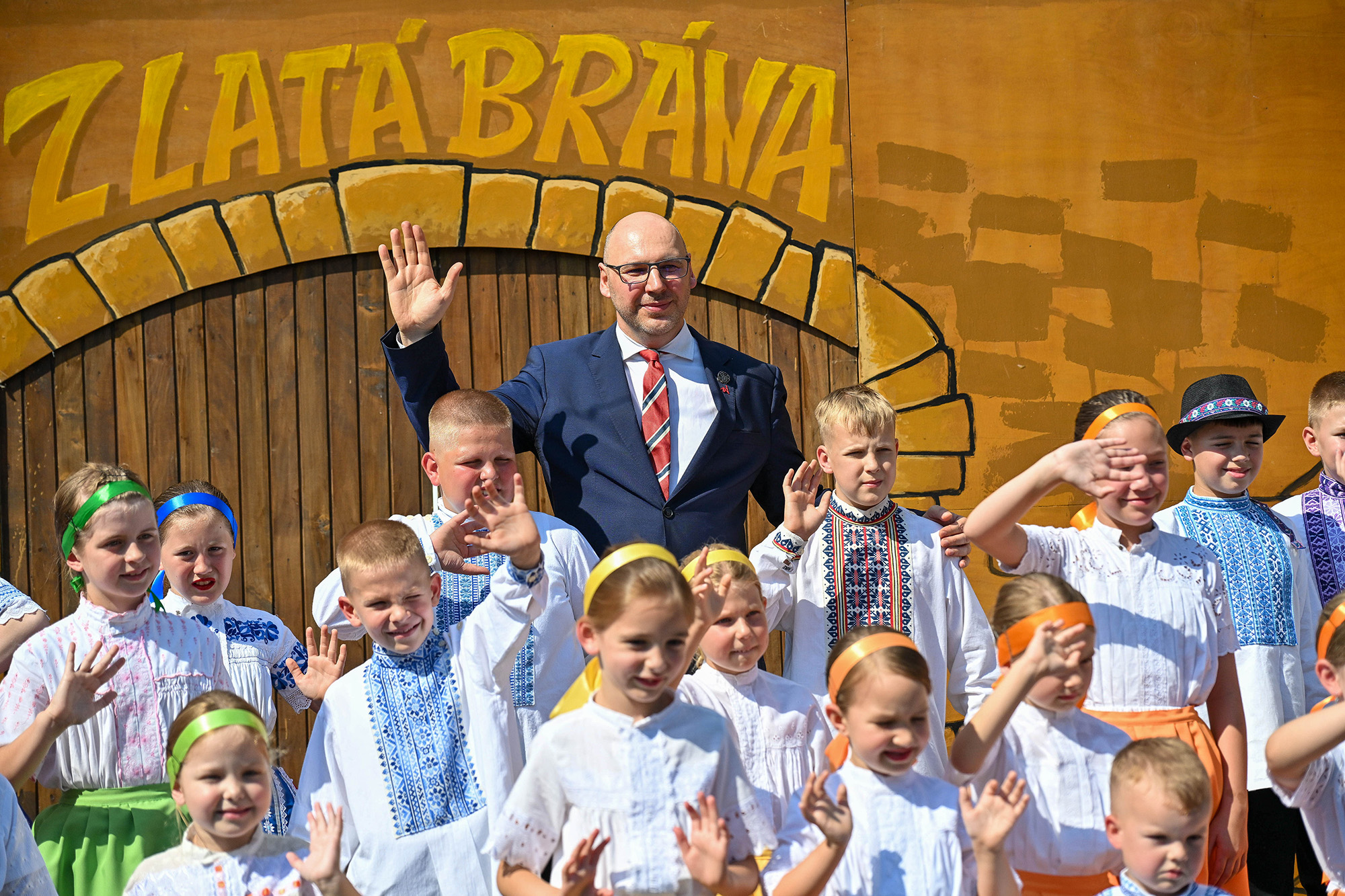 Otvoren 32. Međunarodni dečji folklorni festival "Zlatá brána" u Kisaču!