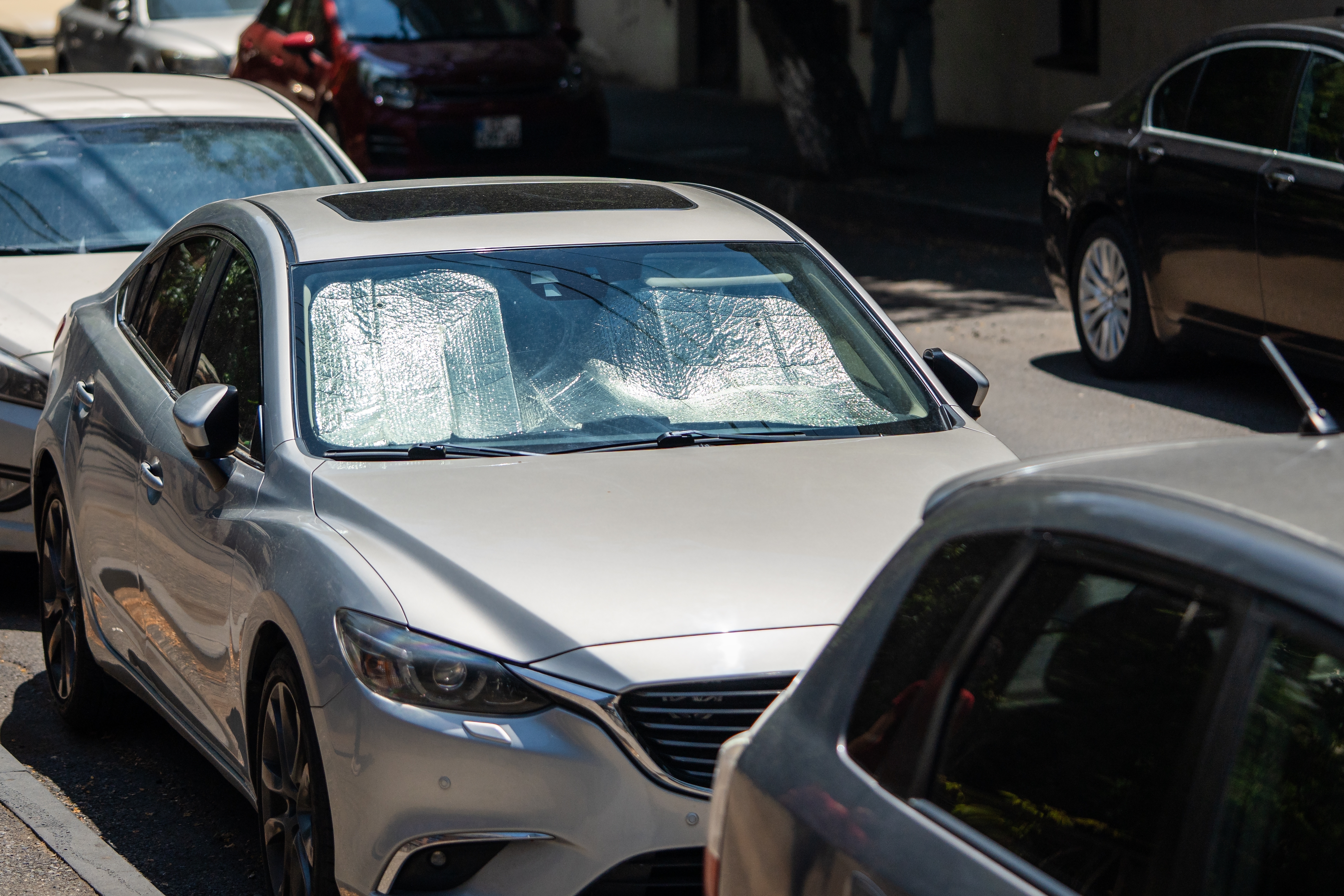 Srbija se prži na više od 30 stepeni: Ova dva rešenja najefikasnije hlade unutrašnjost automobila