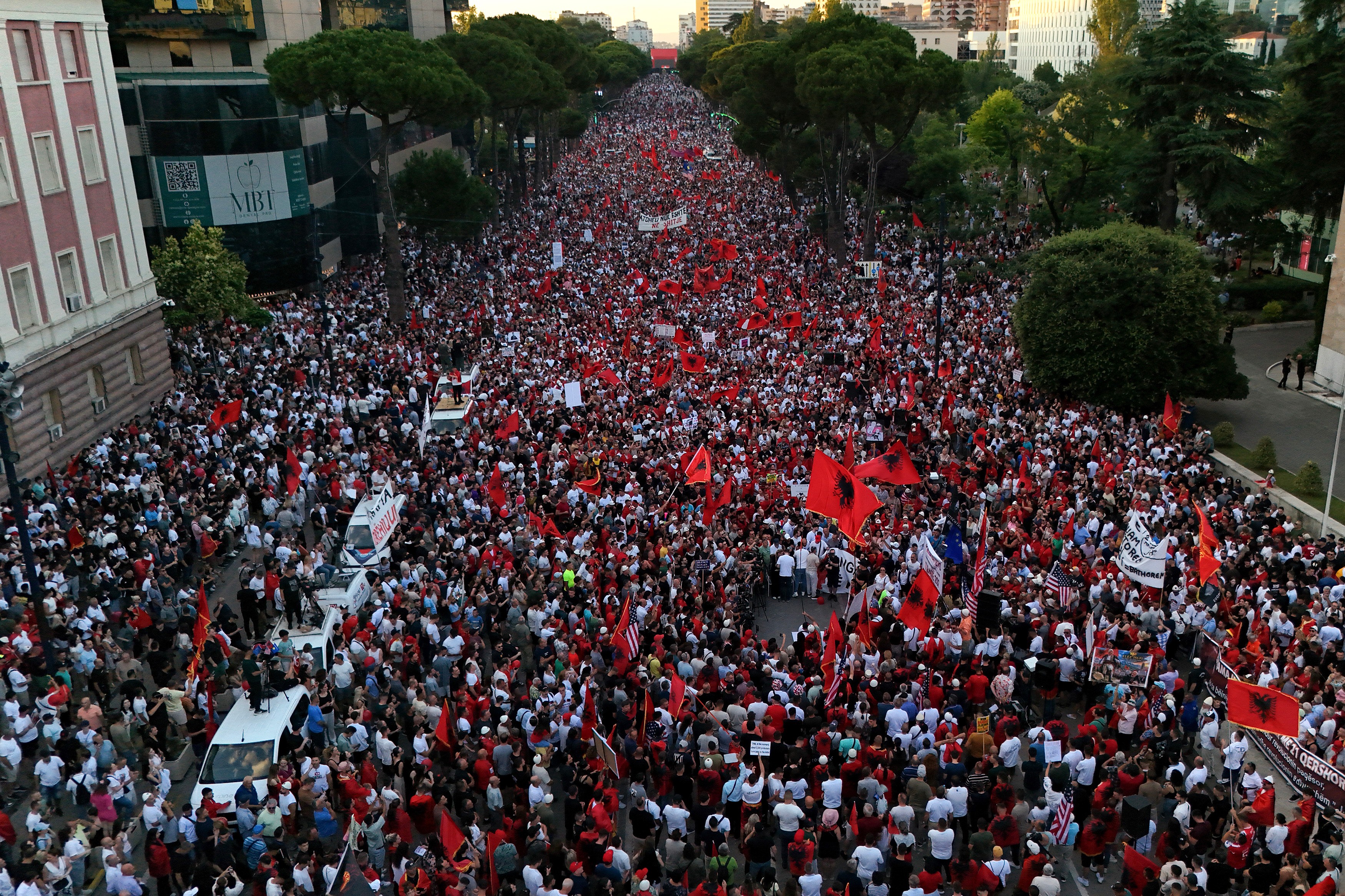 Albanski seljani upozorili porodicu Donalda Trampa: "Znate li ko je Artur Šehu? Znate li s kim imate posla?"