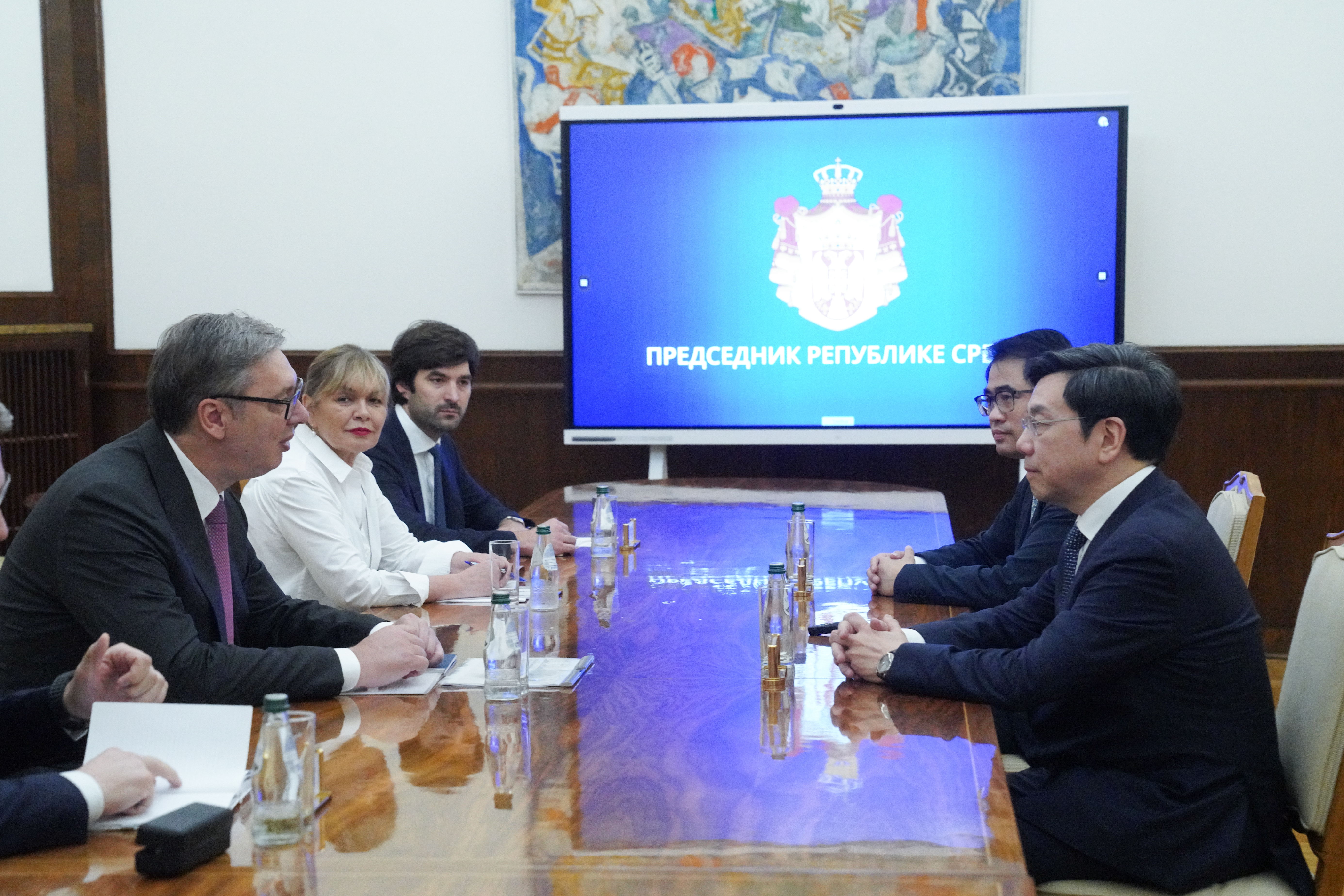 Vučić sa Kaj-Fu Lijem,jednim od vodećih kineskih stručnjaka za veštačku inteligenciju