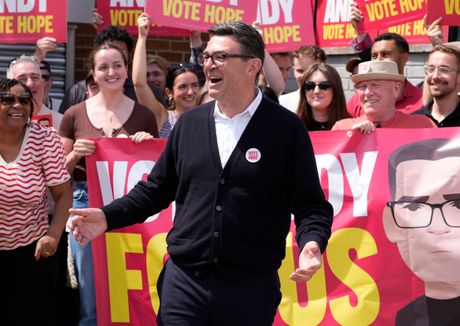 Andy Burnham,  Endi Bernam