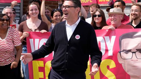 Andy Burnham,  Endi Bernam