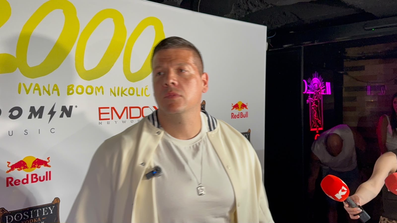 Luna Đogani tajno merkala Slobu na promociji, stajali sto do stola: Sve snimljeno! A evo šta je Marko radio