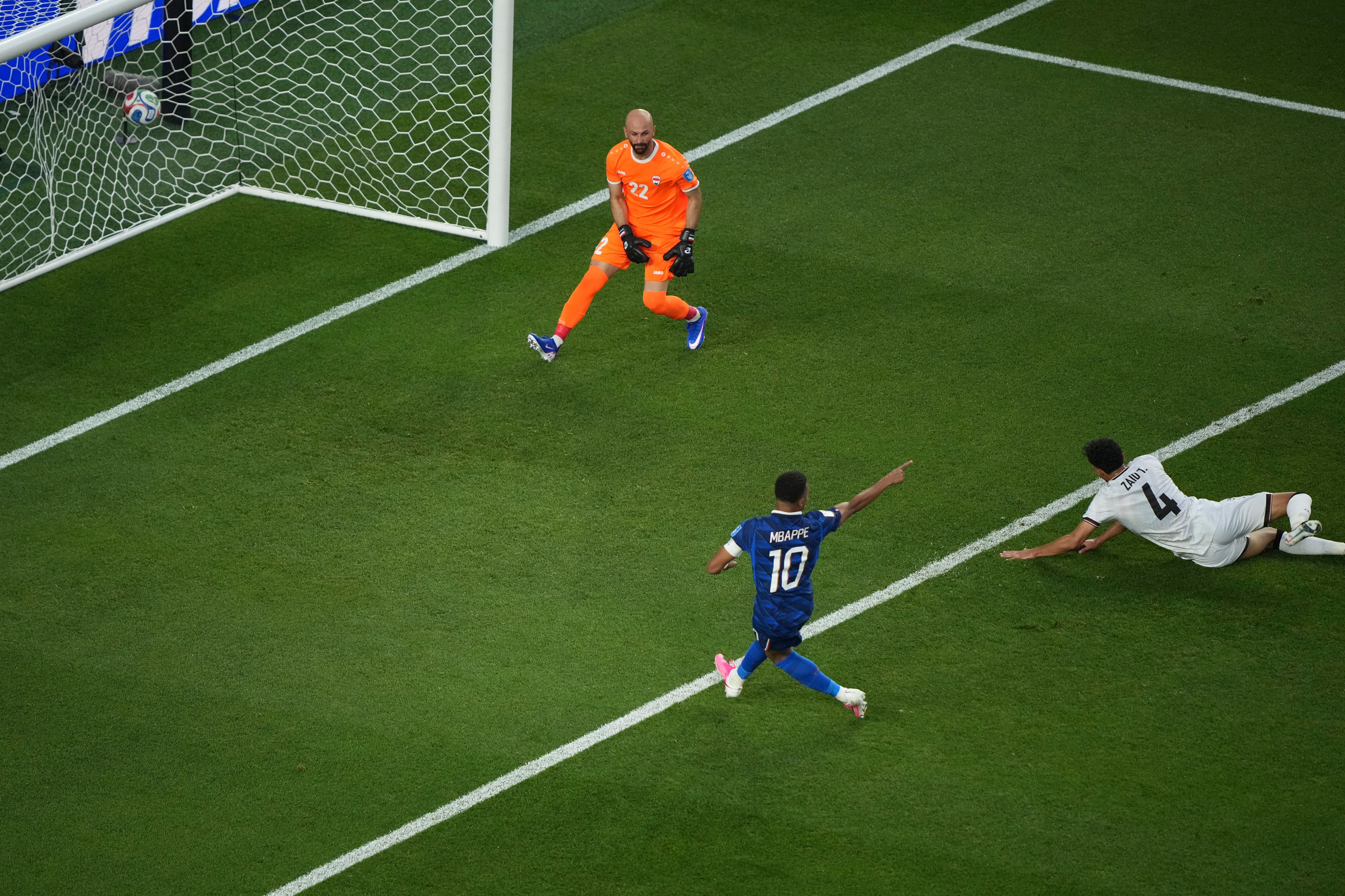 Ovo je jedna od najgorih grešaka u istoriji SP, Embape dao novi gol i nastavio poteru za Mesijem