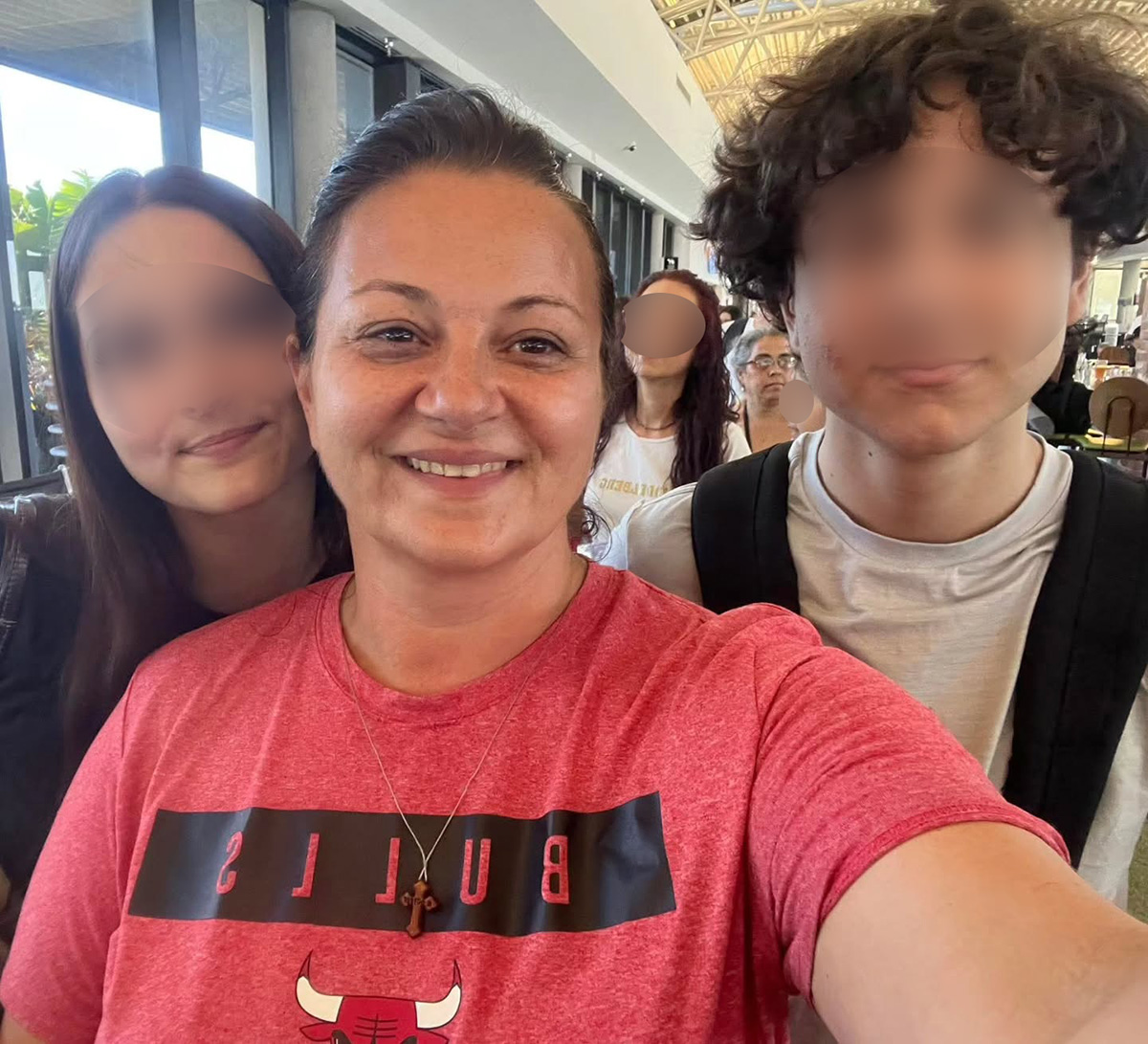 Pevačica se posle dve decenije vraća iz Amerike! Harala scenom pa nestala: Evo kako sad izgleda, pokazala decu