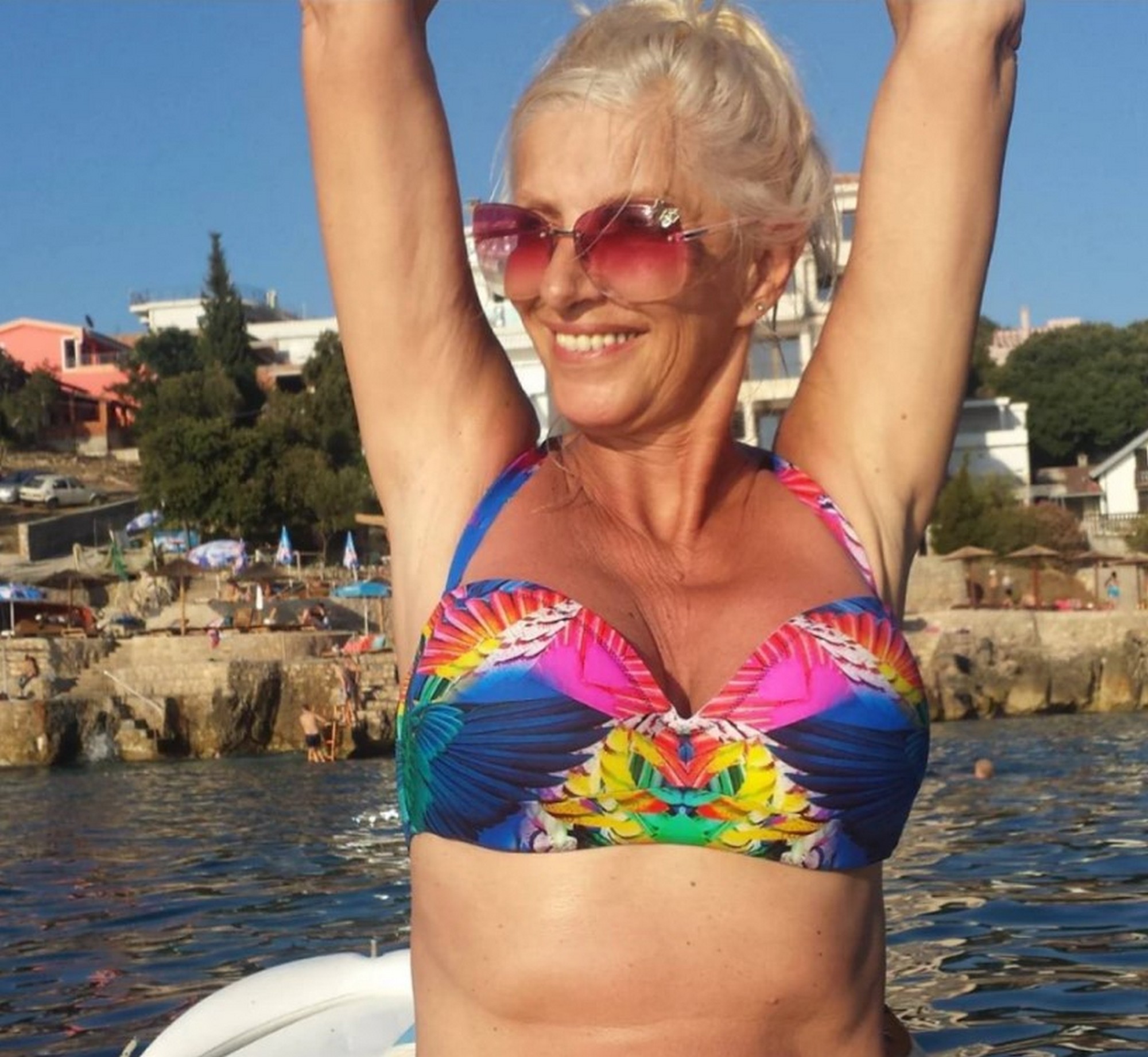 "Kao da sam stavila balone" Pevačica ugradila silikone posle porođaja pa se pokajala: "Rešila sam se bede..."