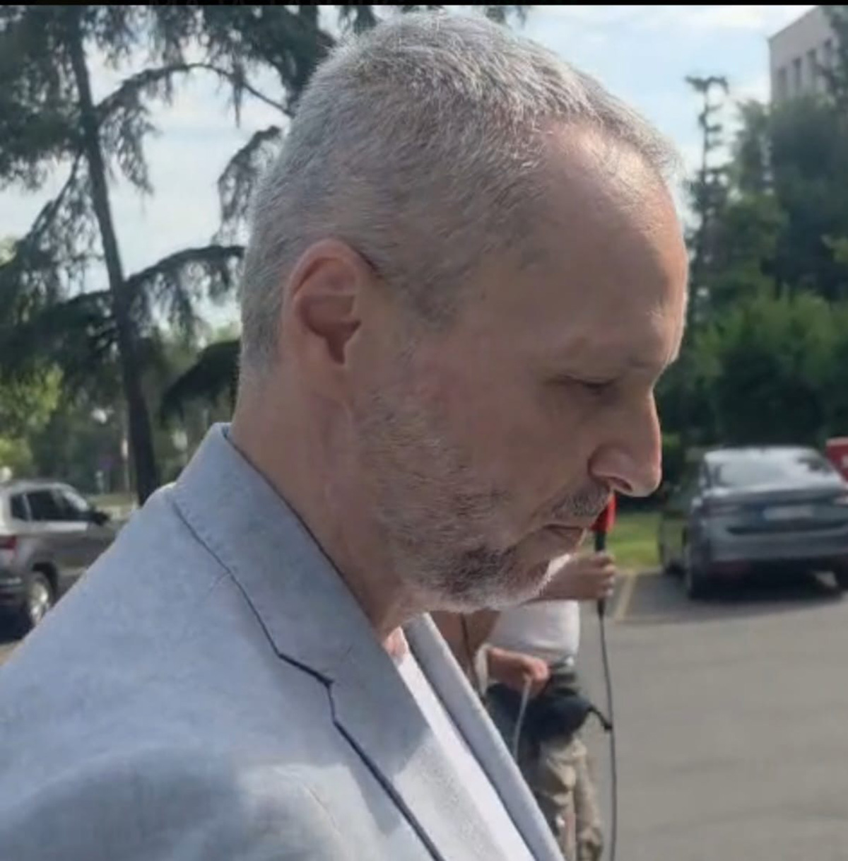 Advokat Aleksandar Olenik stigao u zgradu UKP-a na Novom Beogradu! Pozvan na informativni razgovor