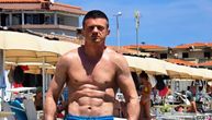 Dečko Jovane Jeremić pokazao isklesano telo! Tigar sa voditeljkom napustio Srbiju, pa objavio slike sa plaže