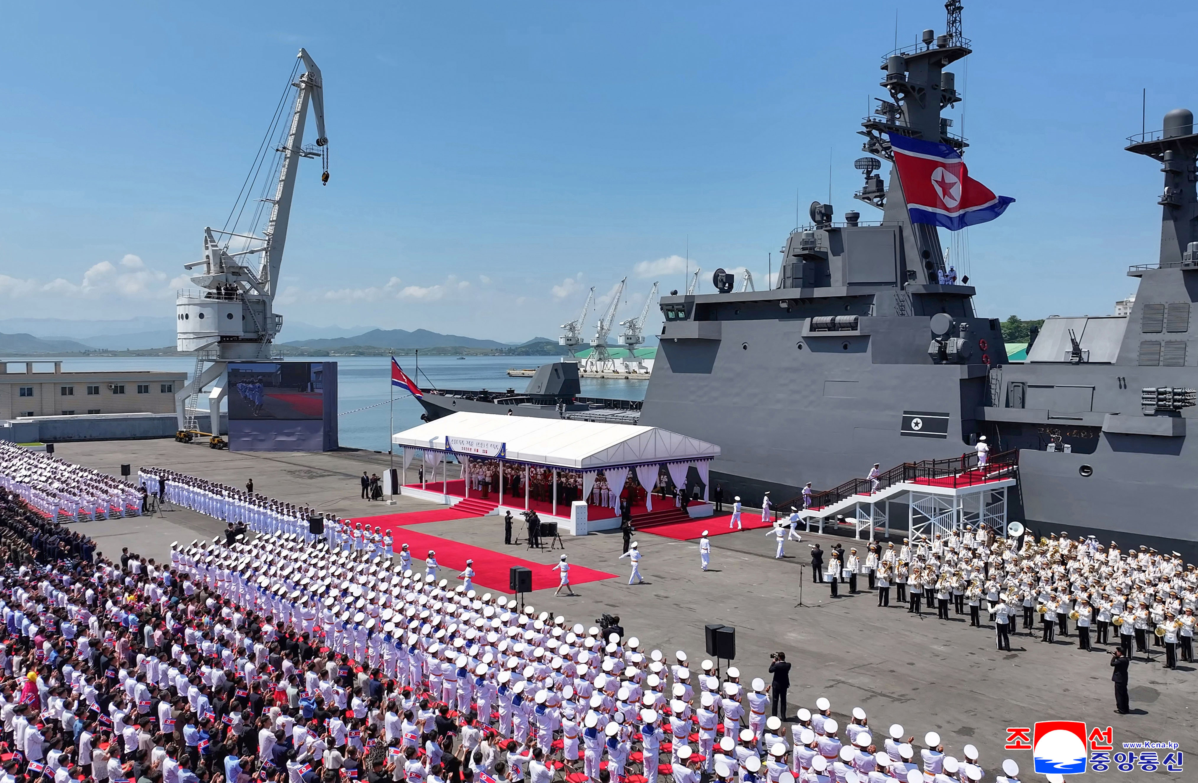 Kim Džong Un ima novo ubojito oružje: Severna Koreja pustila u rad novi razarač "Čo Hjon" od 5.000 tona