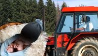 OTAC TRAKTOROM PREGAZIO BEBU: Evo šta se dešavalo sekundu pre stravične drame u dvorištu u Grockoj
