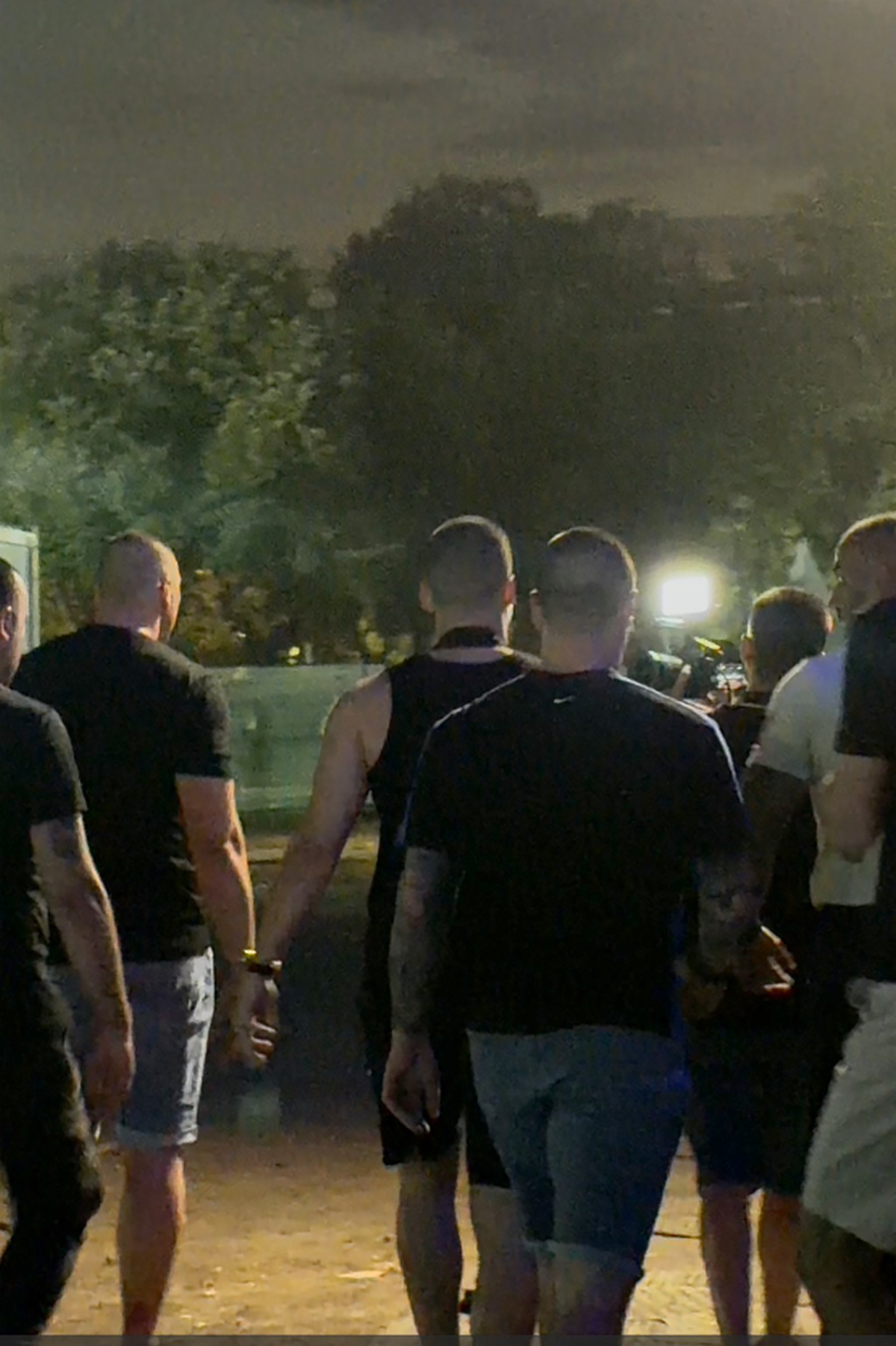 Baka Prase stigao na Belgrade Music Week bez devojke: Jutjuber u bermudama i majici, prati ga obezbeđenje