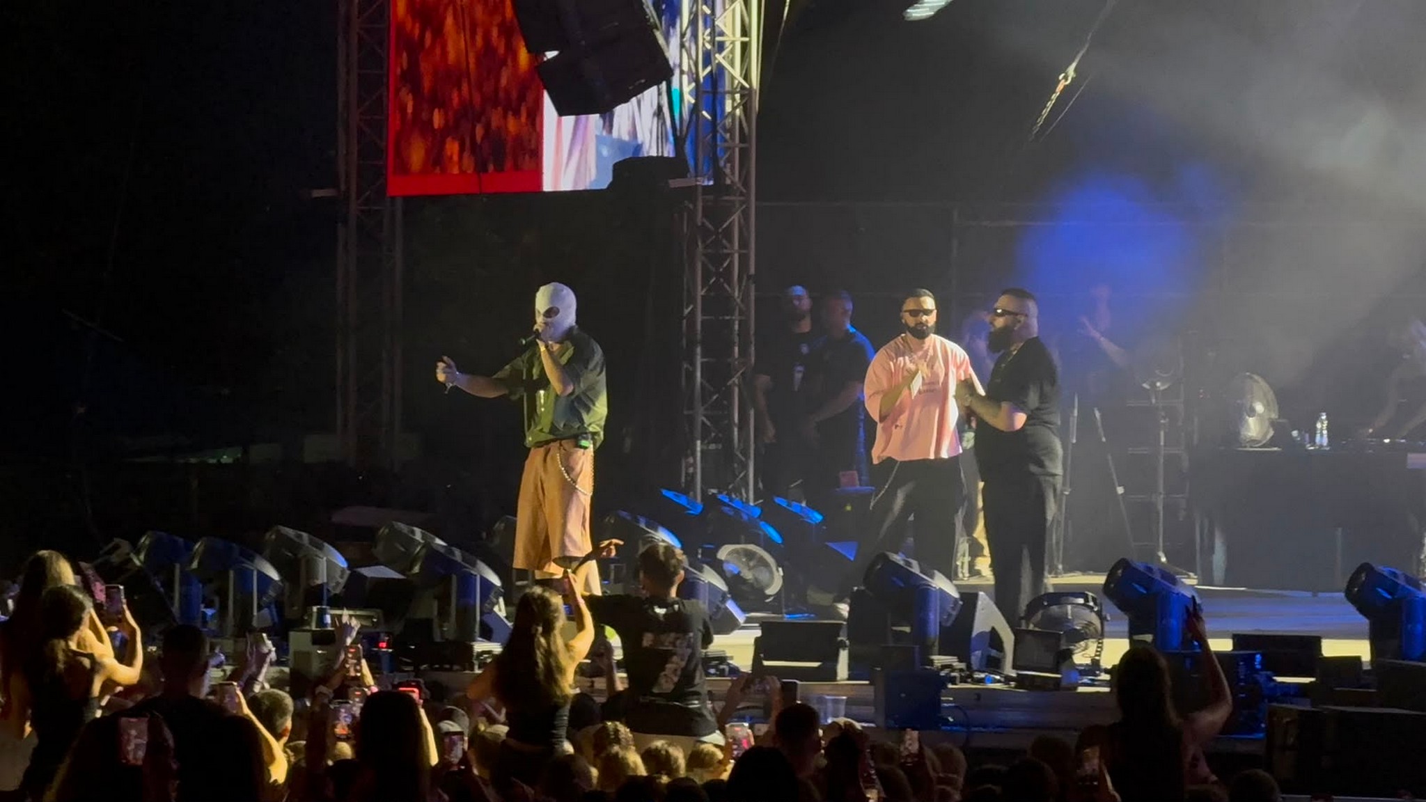 Publika u transu zbog njega: Na bini se pojavio Devito, rame uz rame sa Jalom i Bubom - trio zapalio masu