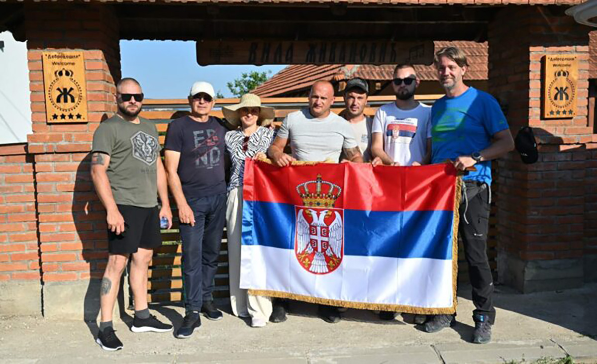 Dašić peške stigao do Topole: Drugog dana puta za Beograd uputio poruku podrške Vučiću