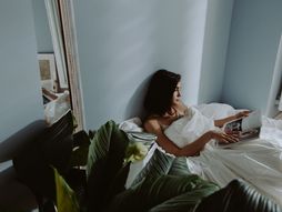 žena, krevet, jutro, veče, woman, bed