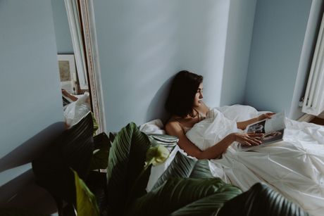 žena, krevet, jutro, veče, woman, bed