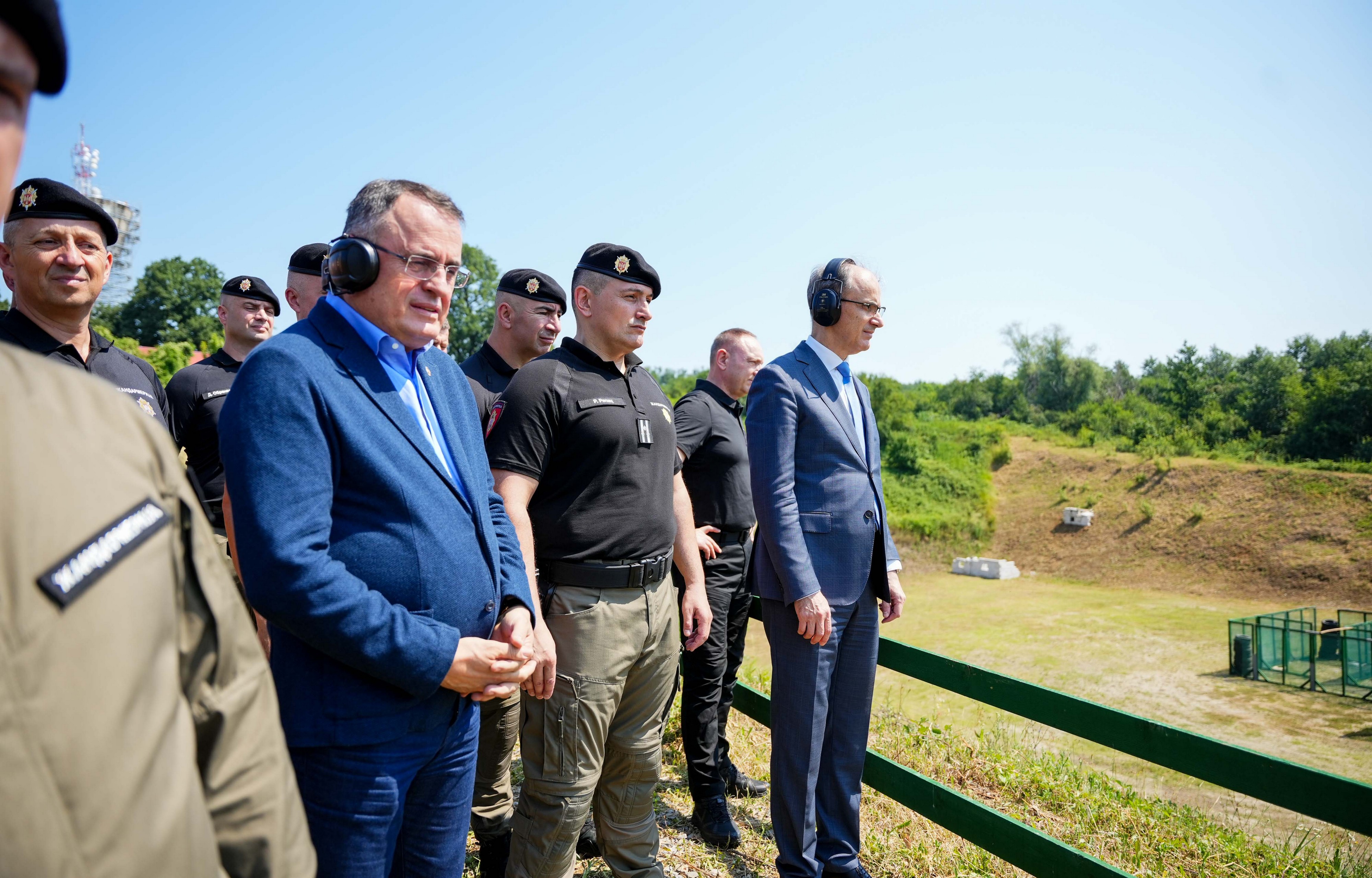 Macut, Zagrađanin i Vasiljević obišli Žandarmeriju: „Vi ste stub odbrane Srbije“