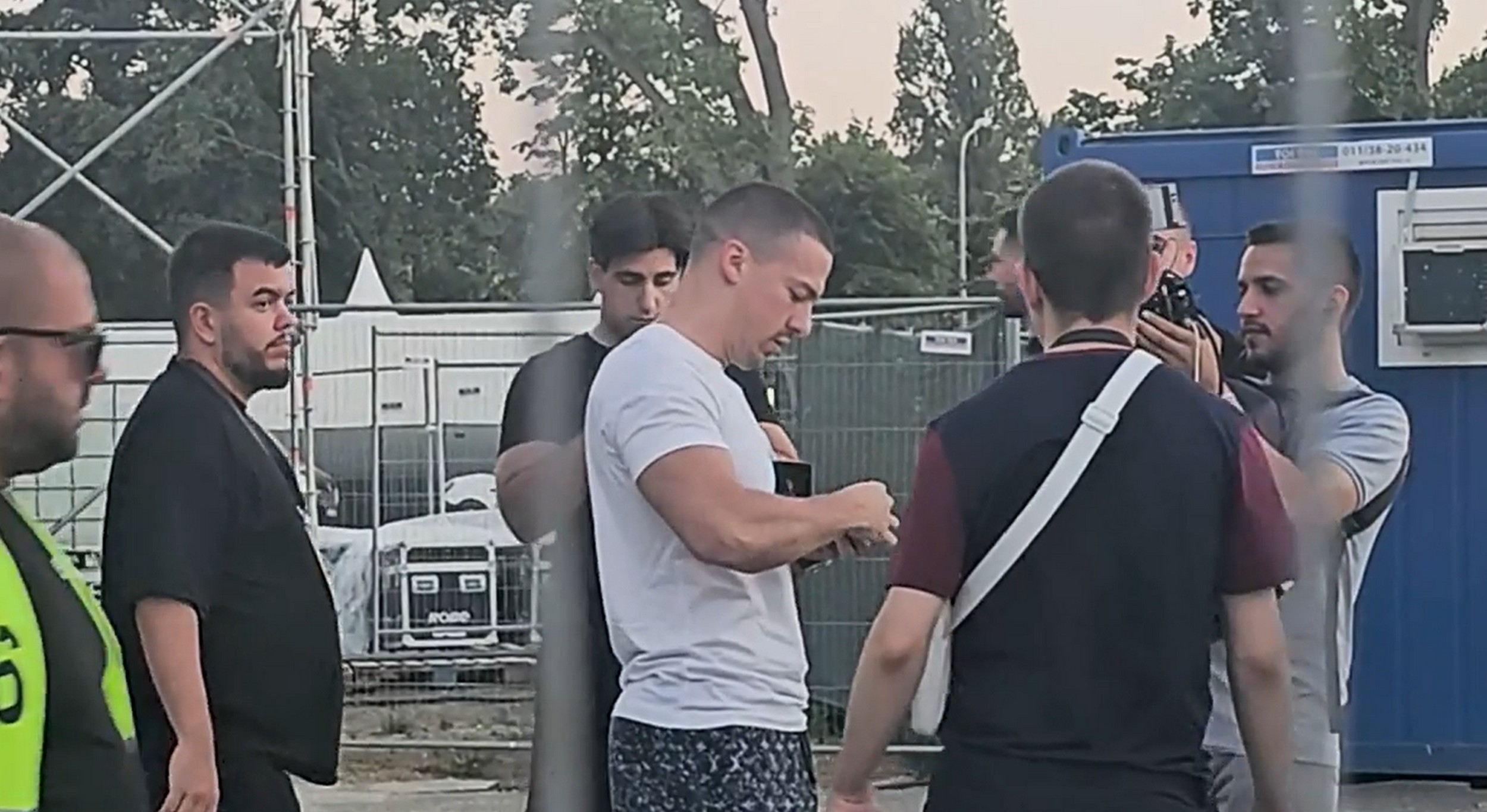 Baka Prase snimao novi sadržaj pred nastup na festivalu MW: Pokazao skupoceni komad iz ukrasne kutije