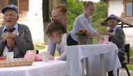 Deka i unuka iz Surdulice rasplakali Srbiju: Ovakvu ljubav danas svi žele, a čista je retkost
