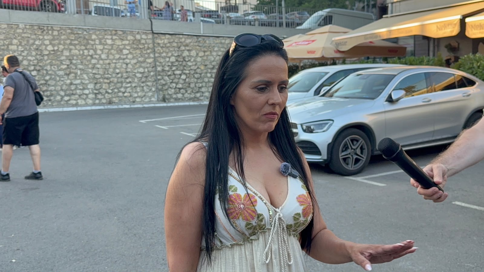 Ćerka Sinana Sakića stigla na koncert Južnog vetra: Progovorila o raskolu u porodici i braći "Biće emotivno"
