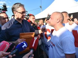 Aleksandru Vučiću uručena ikona Svetog cara Lazara