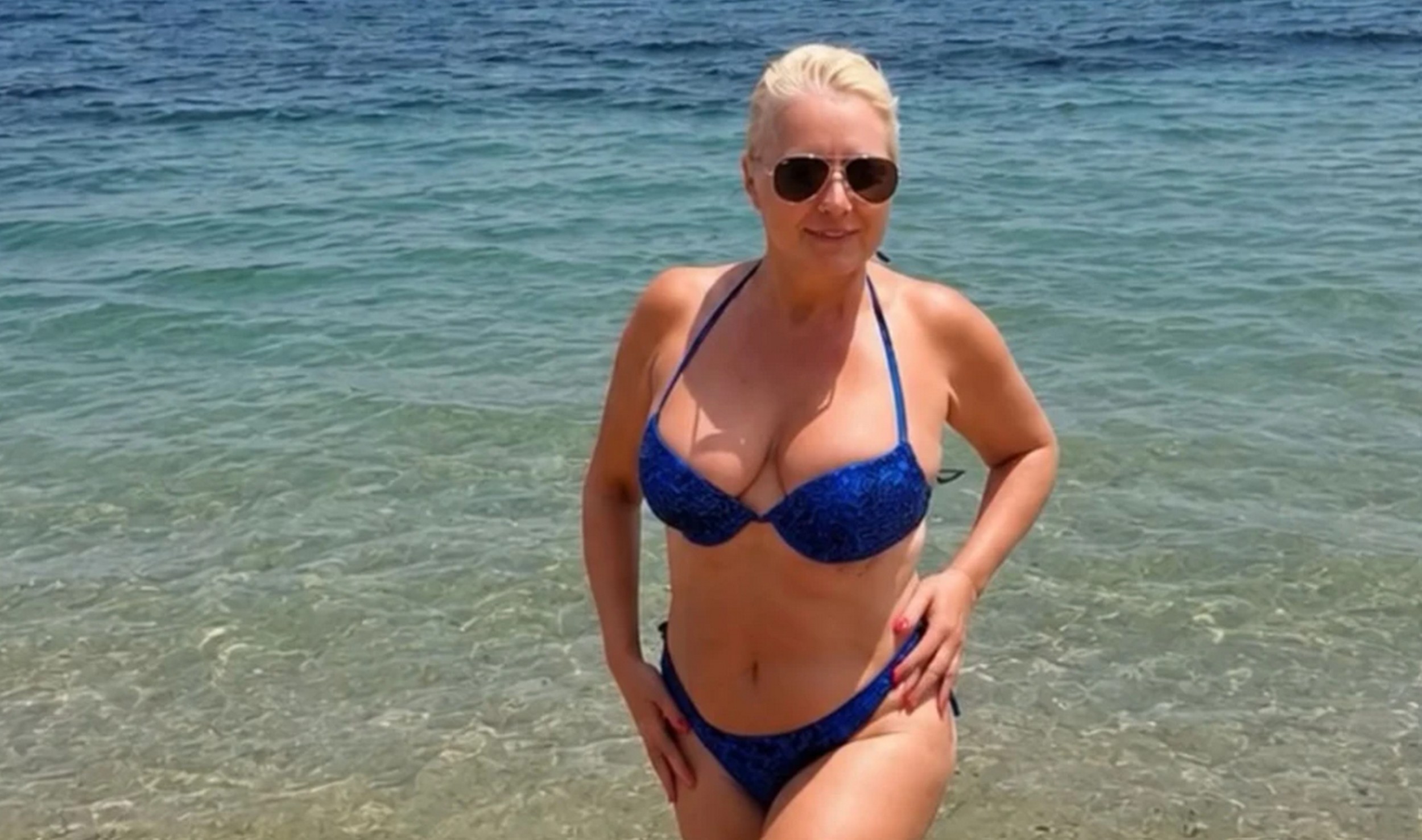 "Uzimala sam 50.000 evra za noć, sad podignem kredit za pesmu" Pevačica se skinula u bikini, sevnule obline