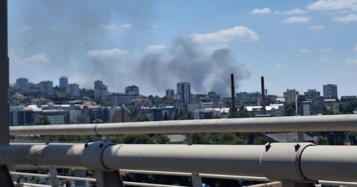 Пожар у Ранжирне станице Макиш у Београду: Велики број ватрогасаца на терену
