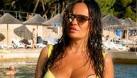 Kakva bomba! Prijina majka se skinula u bikini i svi trljaju oči: Niko ne veruje da ima OVOLIKO godina