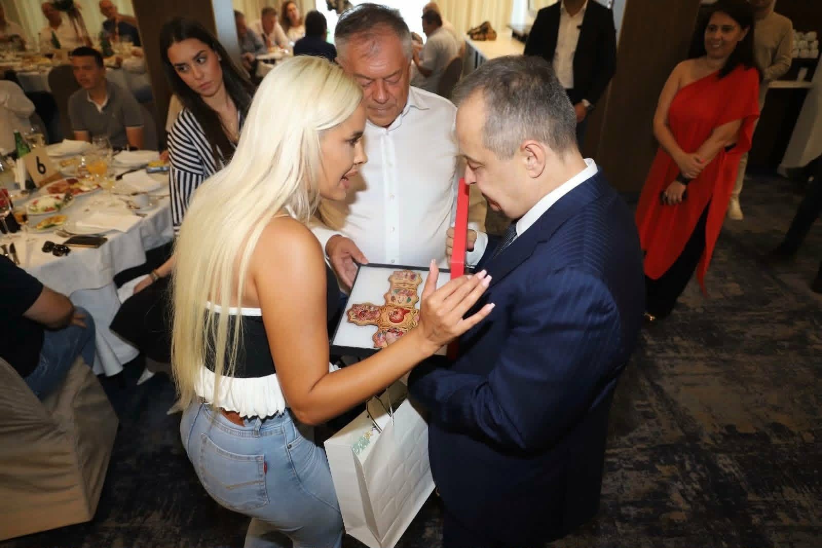 Ana Grozdanović dirljivom porukom čestitala Ivici Dačiću 60 godina od krštenja: "Srce mi je bilo puno ponosa"