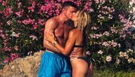 Jovana i Tigar ne mogu da obuzdaju strast! Pršti ljubav na plaži, on sve oduševio porukom - sve stalo u 2 REČI