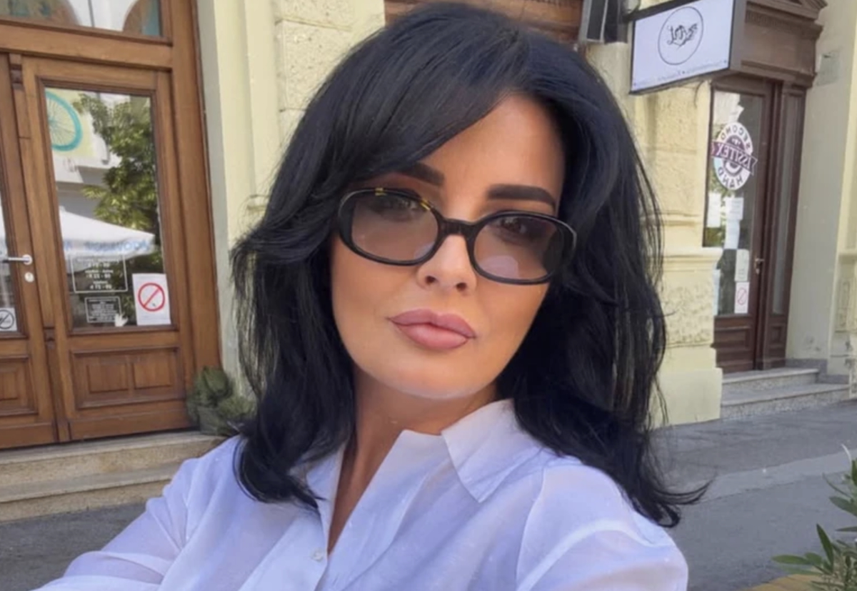 Milena Popović pozirala u beloj providnoj košulji, a kratak šorc istakao noge: Njena nova objava usijala mreže
