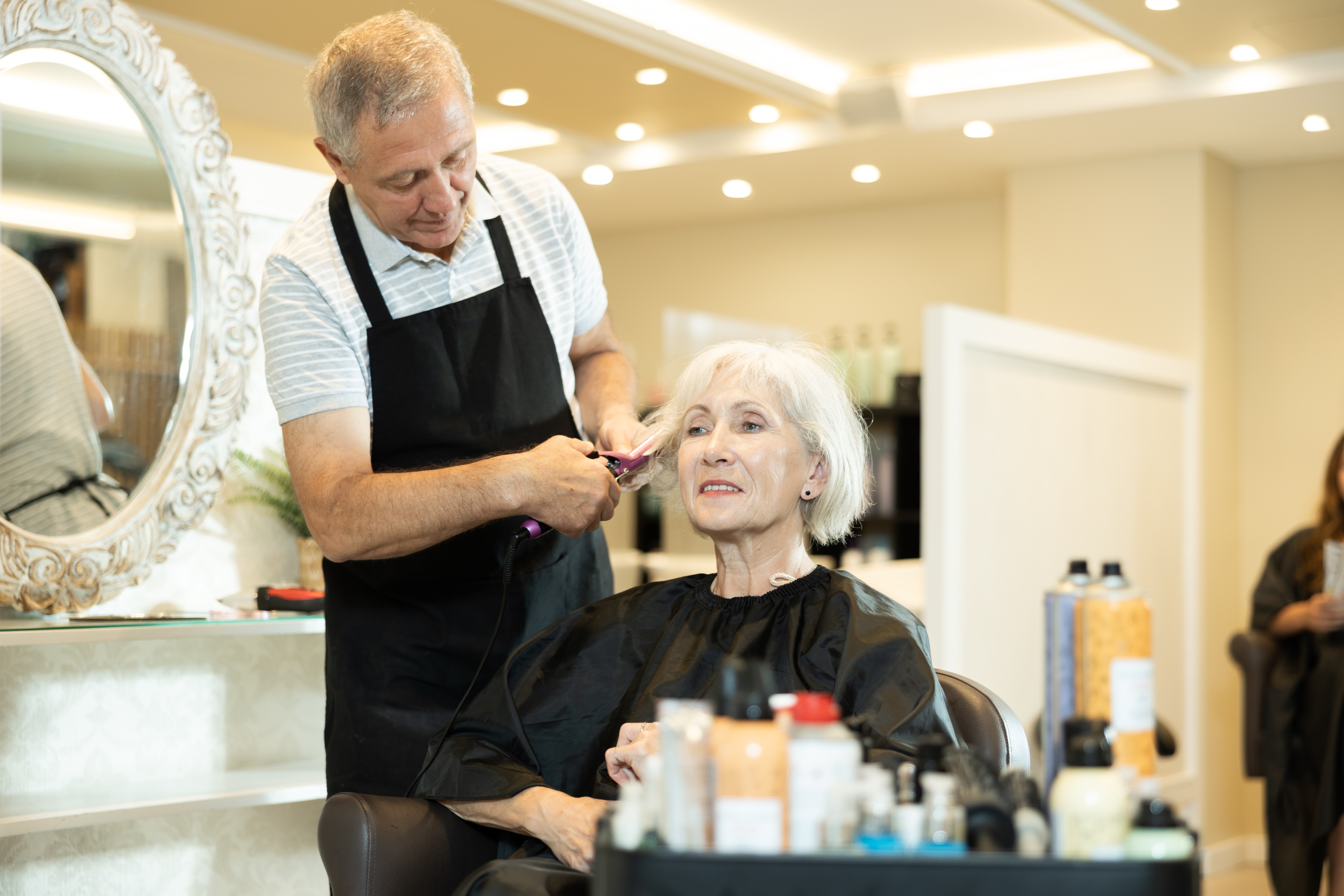 Ne morate da se ošišate da biste izgledali mlađe: Ove 3 frizure su hit među ženama 50+
