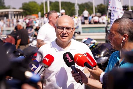 Miloš Vučević, Srbija jedna porodica, Skup