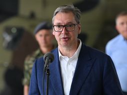 Aleksandar Vučić, Batajnica, prikaz novih sredstava Vojske Srbije
