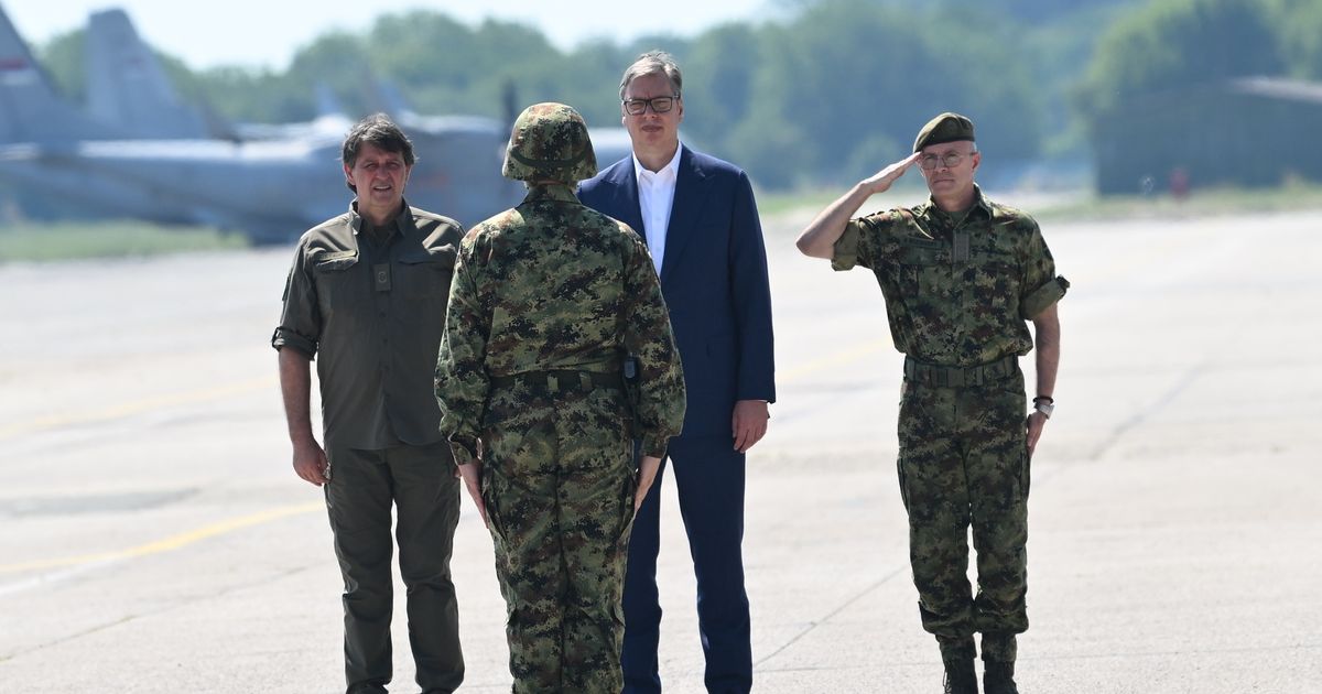 "Стижу Рафали, али и нешто о чему не могу још да говорим" Вучић на аеродрому Батајница, приказ средстава ВС