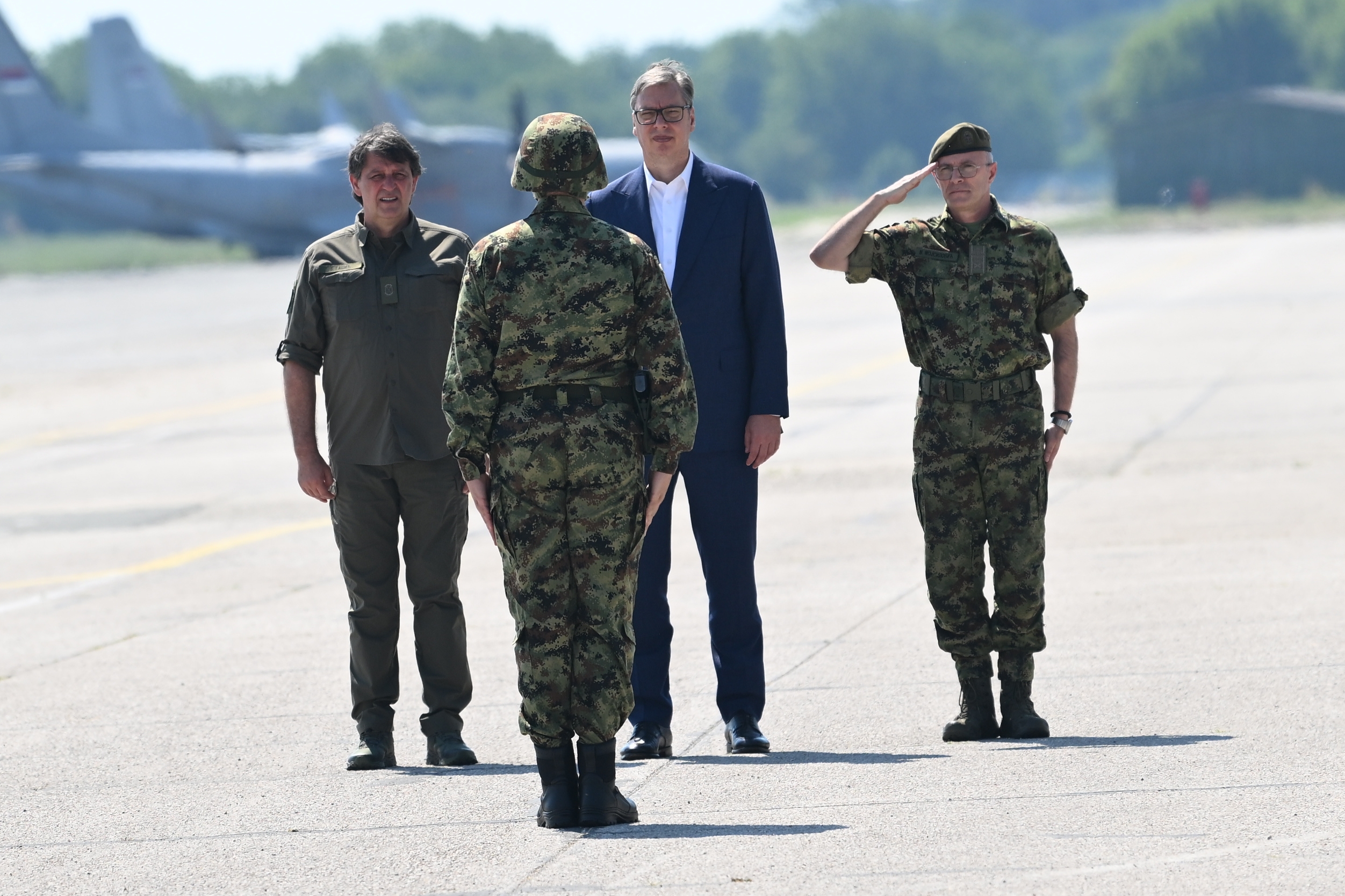 "Stižu Rafali, ali i nešto o čemu ne mogu još da govorim" Vučić na aerodromu Batajnica, prikaz sredstava VS